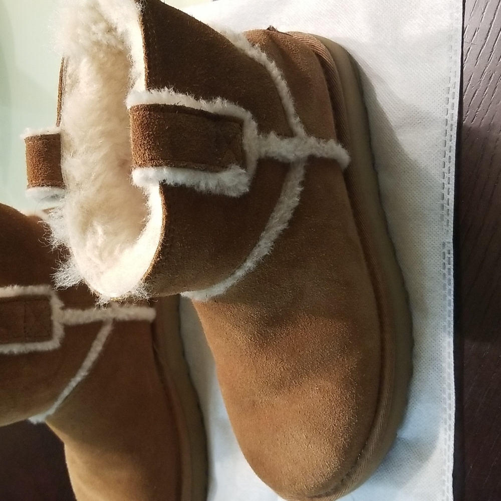 Ugg size 6 boot
